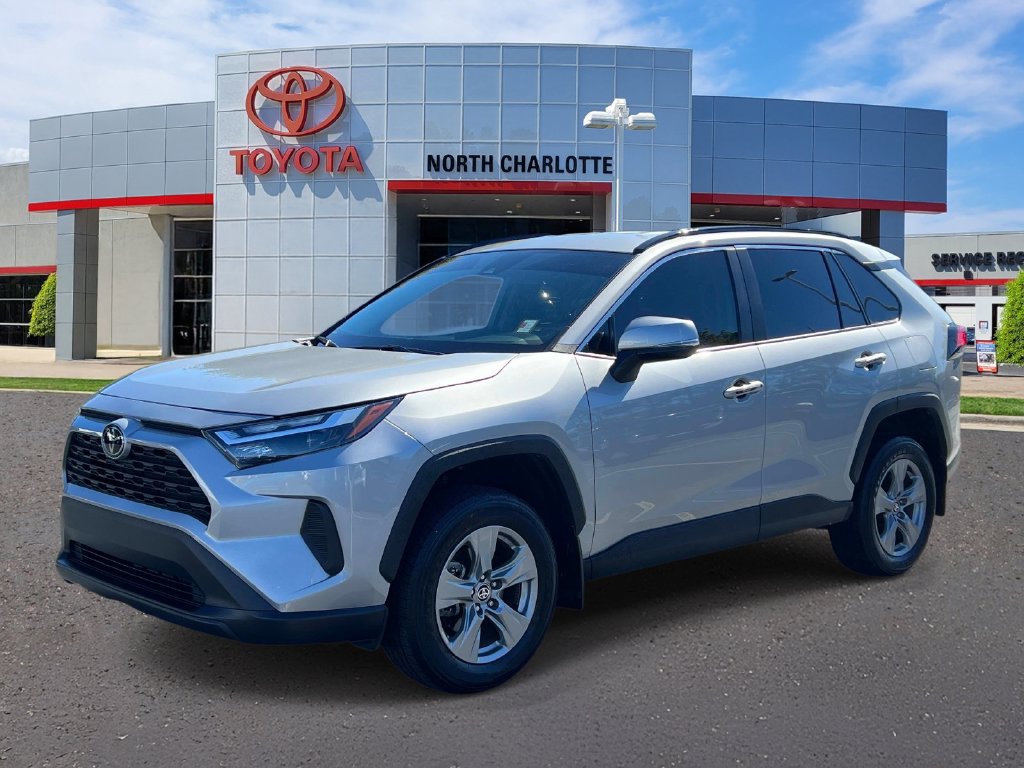 Used 2025 Toyota RAV4 XLE AWD/4WD image 5