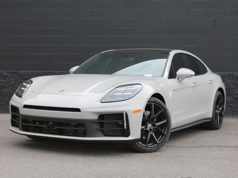 Certified 2025 Porsche Panamera 4 image 1