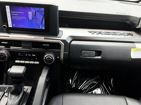 Used 2024 Toyota Tacoma SR5 AWD/4WD image 12