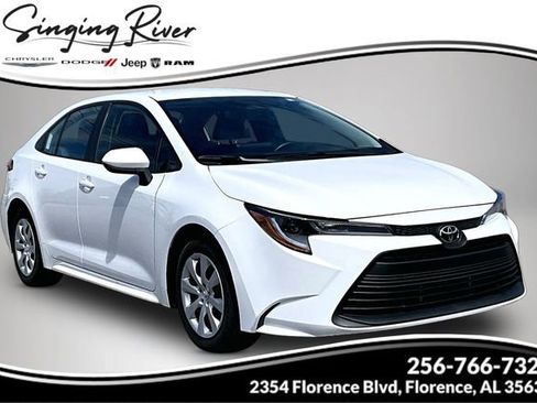 Used 2025 Toyota Corolla LE FWD image 1