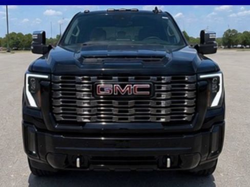 Used 2025 GMC Sierra 2500 Denali Ultimate AWD/4WD image 7