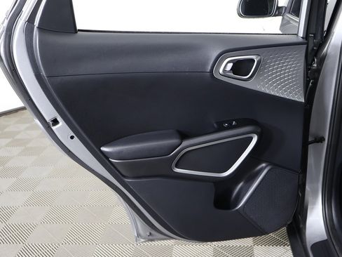 Used 2023 Kia Soul LX w/ LX Technology Package image 23