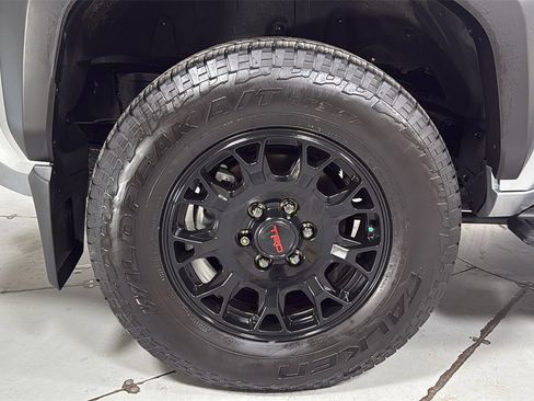 Certified 2025 Toyota 4Runner TRD Off-Road Premium image 22