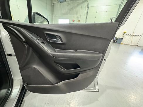 Used 2016 Chevrolet Trax LS image 36