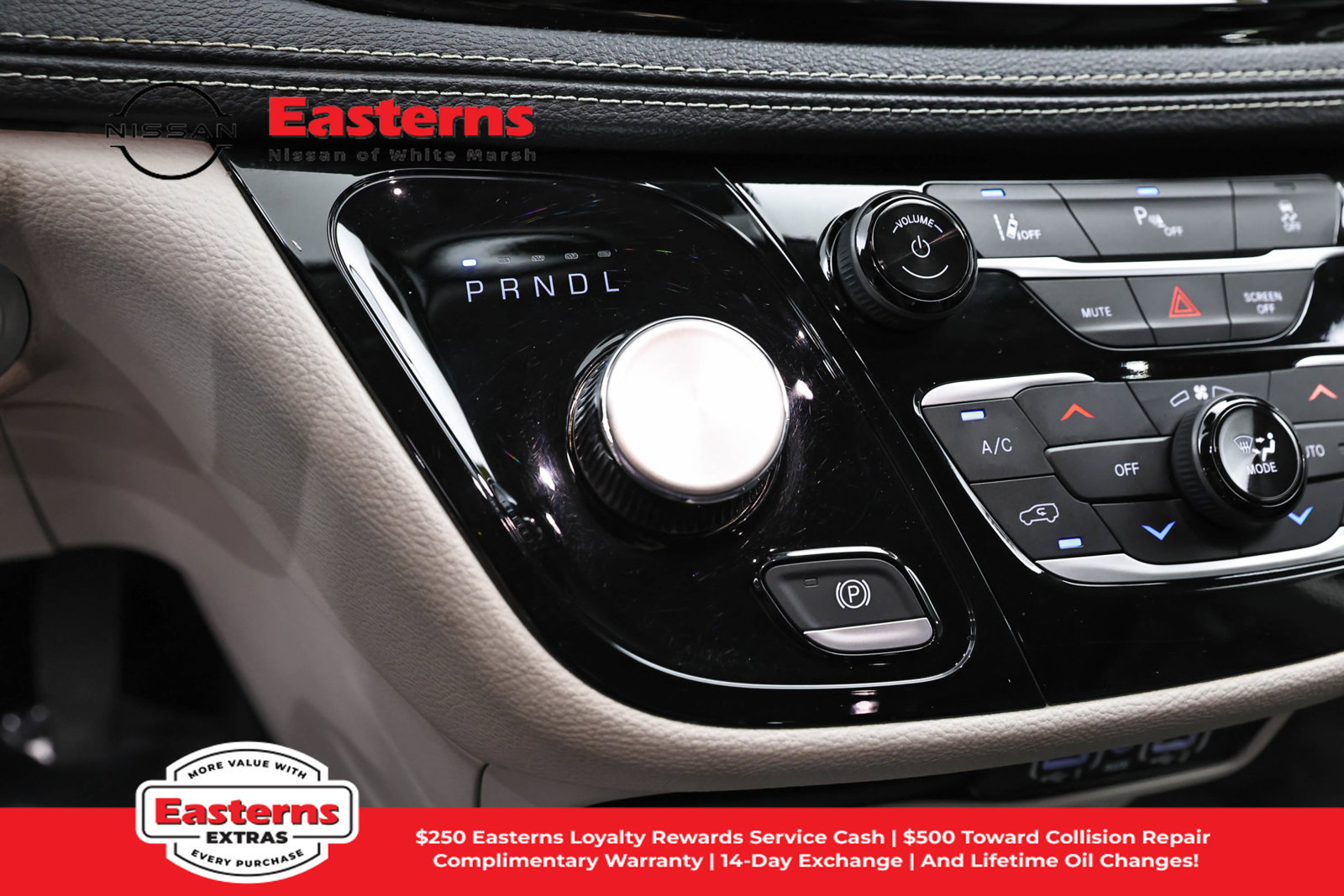 Used 2023 Chrysler Pacifica Touring-L FWD image 13