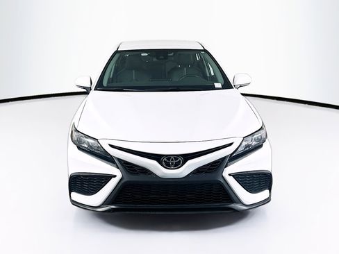 Used 2024 Toyota Camry SE FWD image 2