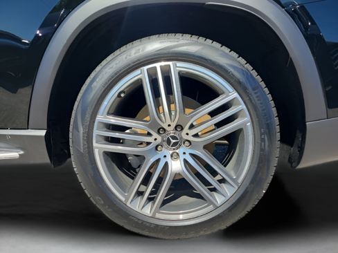 Certified 2026 Mercedes-Benz GLS 450 4MATIC image 36