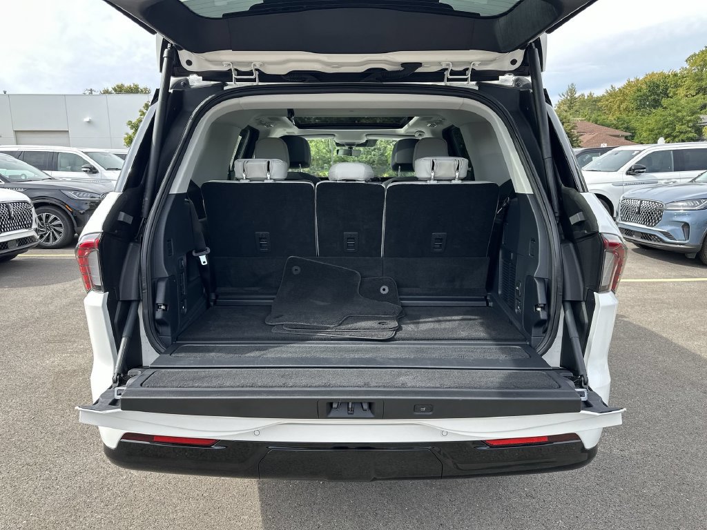 Certified 2026 Lincoln Navigator Reserve w/ Jet Appearance Package AWD/4WD image 21