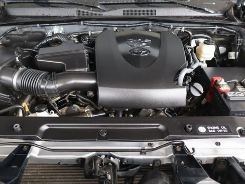 Used 2019 Toyota Tacoma SR image 41