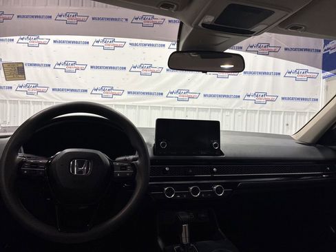Used 2022 Honda Civic LX image 2