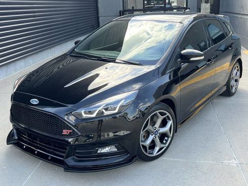 Used 2018 Ford Focus ST image 2