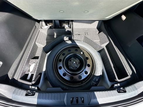 Certified 2024 Ford Edge SE image 31