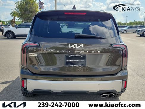 Certified 2024 Kia Telluride EX w/ EX Captain's Chair Package FWD image 5