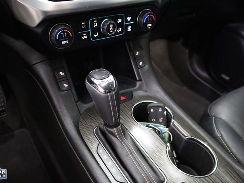 Used 2019 GMC Acadia SLT image 19