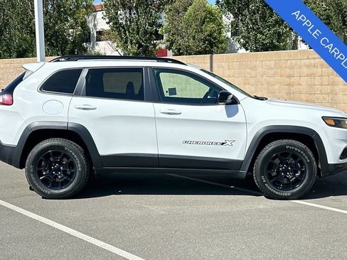 Used 2022 Jeep Cherokee Latitude AWD/4WD image 3