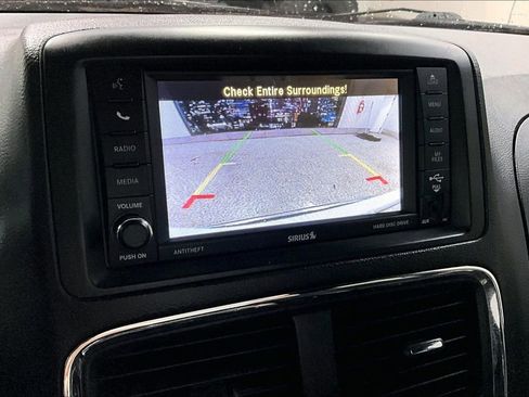 Used 2020 Dodge Grand Caravan SXT image 14