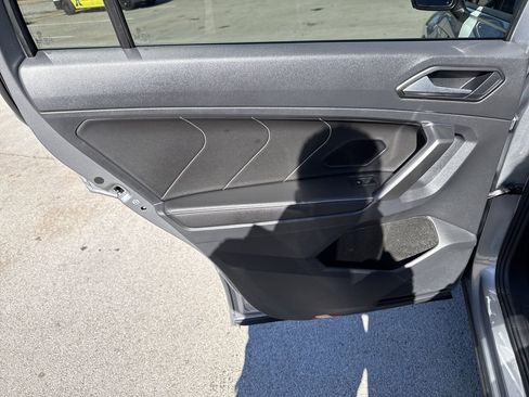 Used 2023 Volkswagen Tiguan SE R-Line image 31