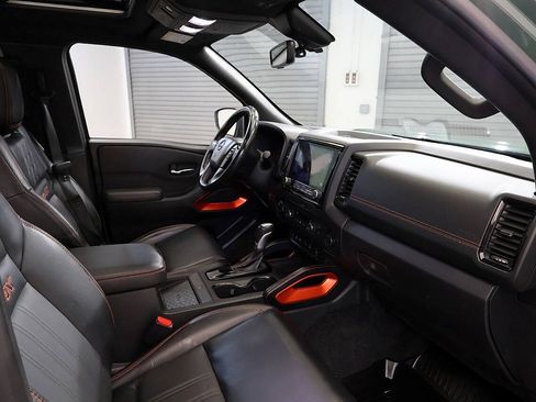 Used 2023 Nissan Frontier PRO-4X w/ Pro-4X Premium Package AWD/4WD image 17