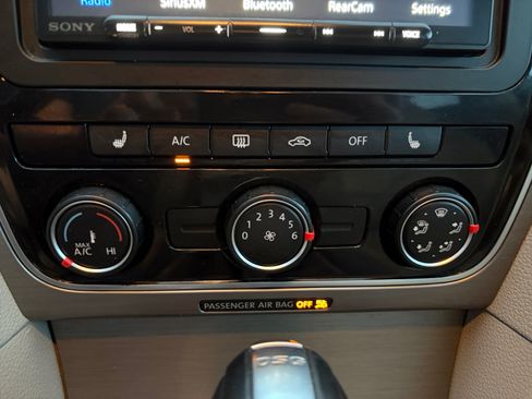 Used 2015 Volkswagen Passat TDI SE FWD image 21