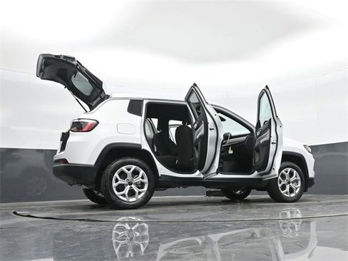 Used 2025 Jeep Compass Sport image 49