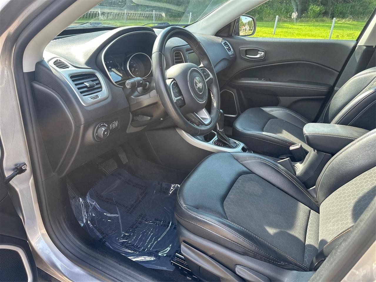 Used 2018 Jeep Compass Latitude AWD/4WD image 9