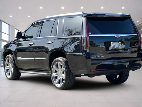 Used 2019 Cadillac Escalade Premium Luxury AWD/4WD image 6