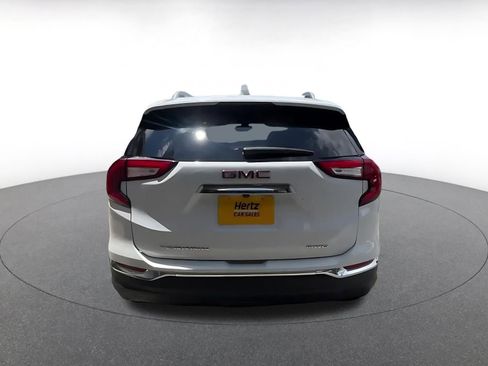 Used 2024 GMC Terrain SLT AWD/4WD image 12