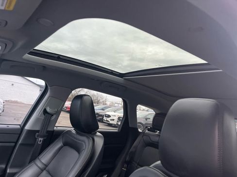 Used 2021 Lincoln Corsair AWD w/ Premium Package image 3