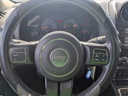 Used 2014 Jeep Patriot Latitude AWD/4WD image 12