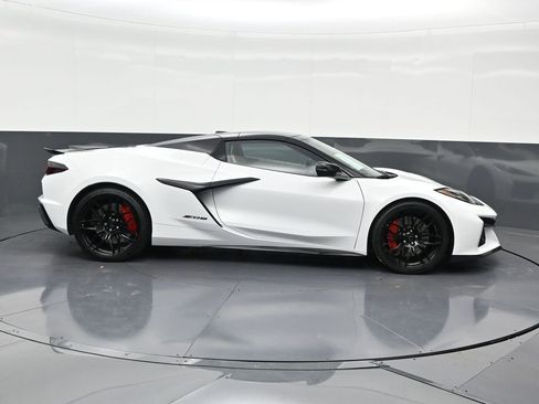 Used 2026 Chevrolet Corvette Z06 w/ Stealth Interior Trim Package image 7