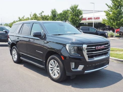 Used 2023 GMC Yukon SLT w/ SLT Premium Package AWD/4WD image 9