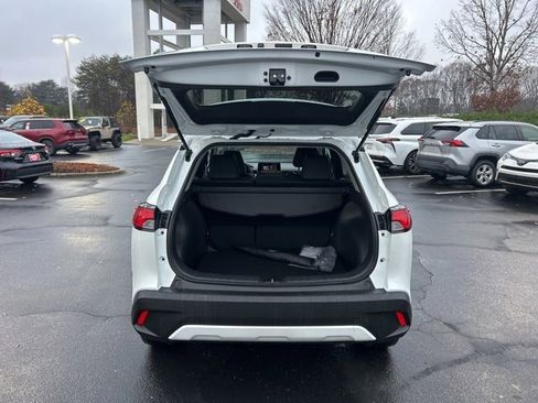 Used 2023 Toyota Corolla Cross XLE image 7