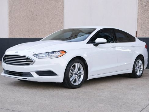 Used 2018 Ford Fusion SE image 4