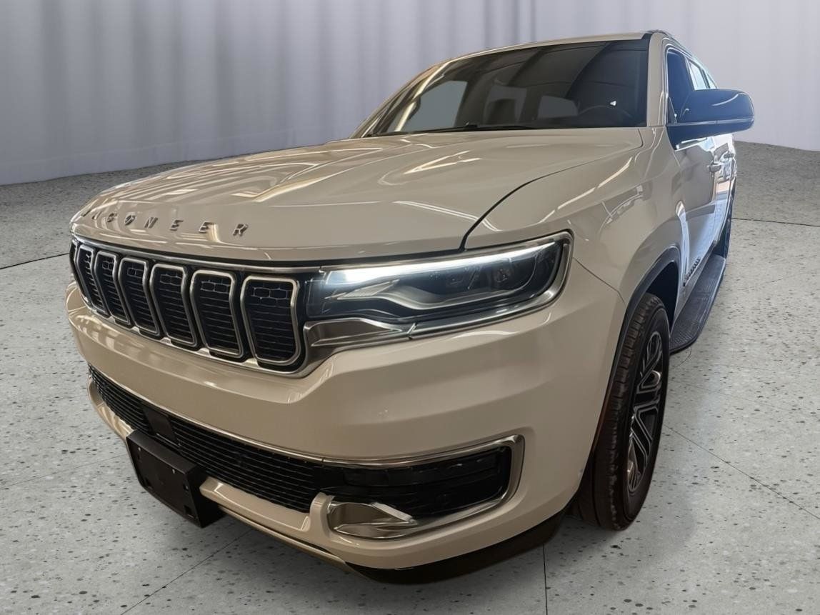 Used 2024 Jeep Wagoneer L Series II w/ Flexible Seating Group AWD/4WD image 1