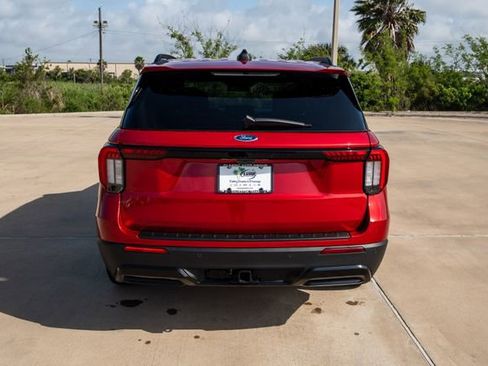 Used 2025 Ford Explorer ST-Line w/ Premium Package image 9