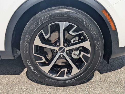 Certified 2023 Kia Sportage EX FWD image 11