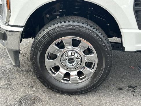 Used 2024 Ford F350 Lariat w/ Chrome Package image 13
