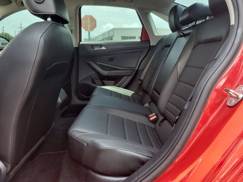 Used 2022 Volkswagen Jetta SE w/ Panoramic Sunroof Package FWD image 9