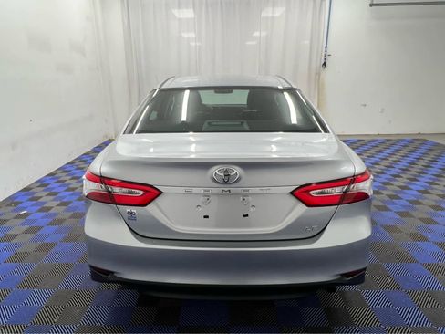 Used 2018 Toyota Camry LE image 10