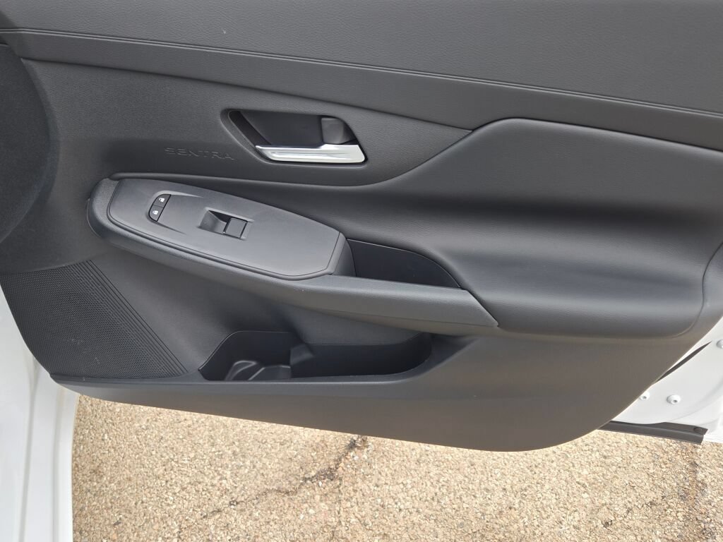 Used 2026 Nissan Sentra SV w/ SV Convenience Package FWD image 5