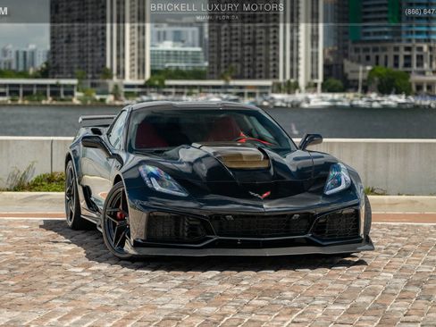 Used 2019 Chevrolet Corvette ZR1 RWD image 2