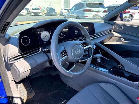 Used 2025 Hyundai Elantra SEL FWD image 17