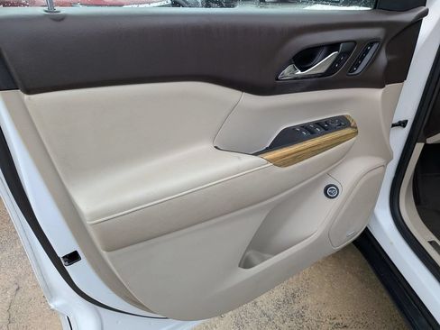 Used 2018 GMC Acadia Denali w/ Technology Package FWD image 8