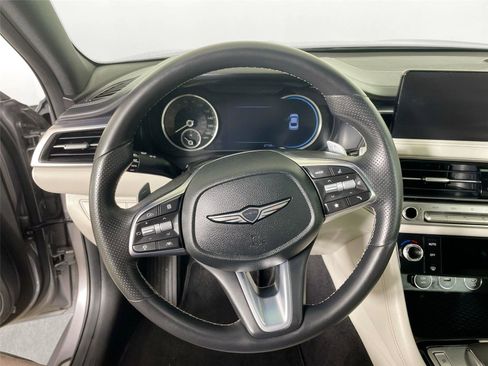 Used 2025 Genesis G70 2.5T image 12