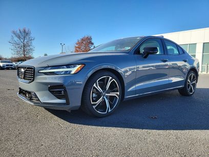New 2024 Volvo S60 B5 Core w/ Climate Package