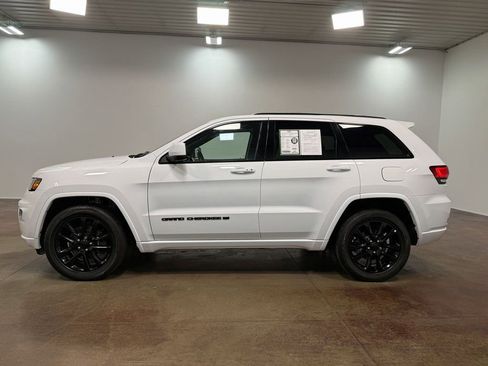 Used 2022 Jeep Grand Cherokee Altitude image 6