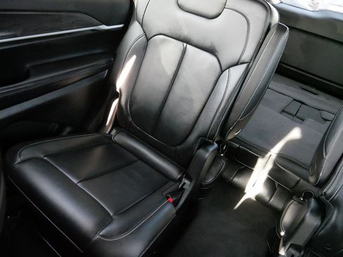 Used 2023 Jeep Grand Cherokee L Limited image 12