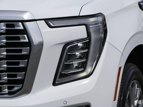 Used 2025 GMC Yukon XL Denali RWD image 7