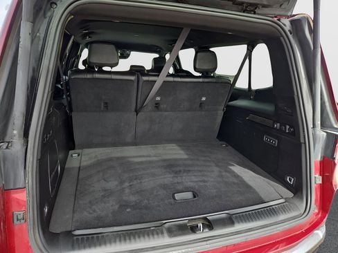 Used 2024 Jeep Wagoneer L Series II RWD image 9