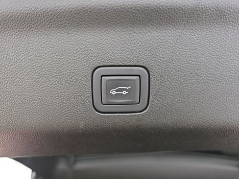 Used 2024 GMC Yukon XL SLT w/ SLT Luxury Package AWD/4WD image 35
